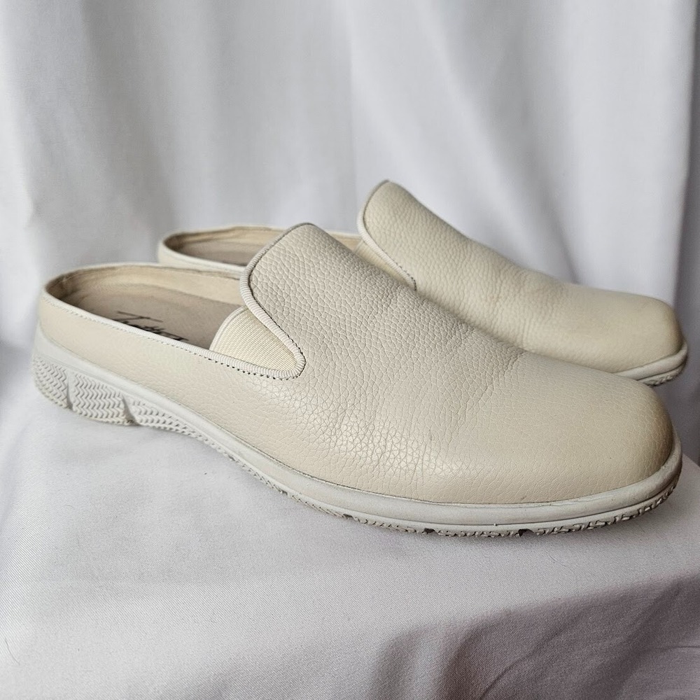 Trotters Classic‎ Uma | T2238-126 Womens Beige Leather Slip On Mule Flats Shoes